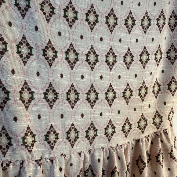 Torrid Cream and Black Geometric Blouse - Picture 3 of 5